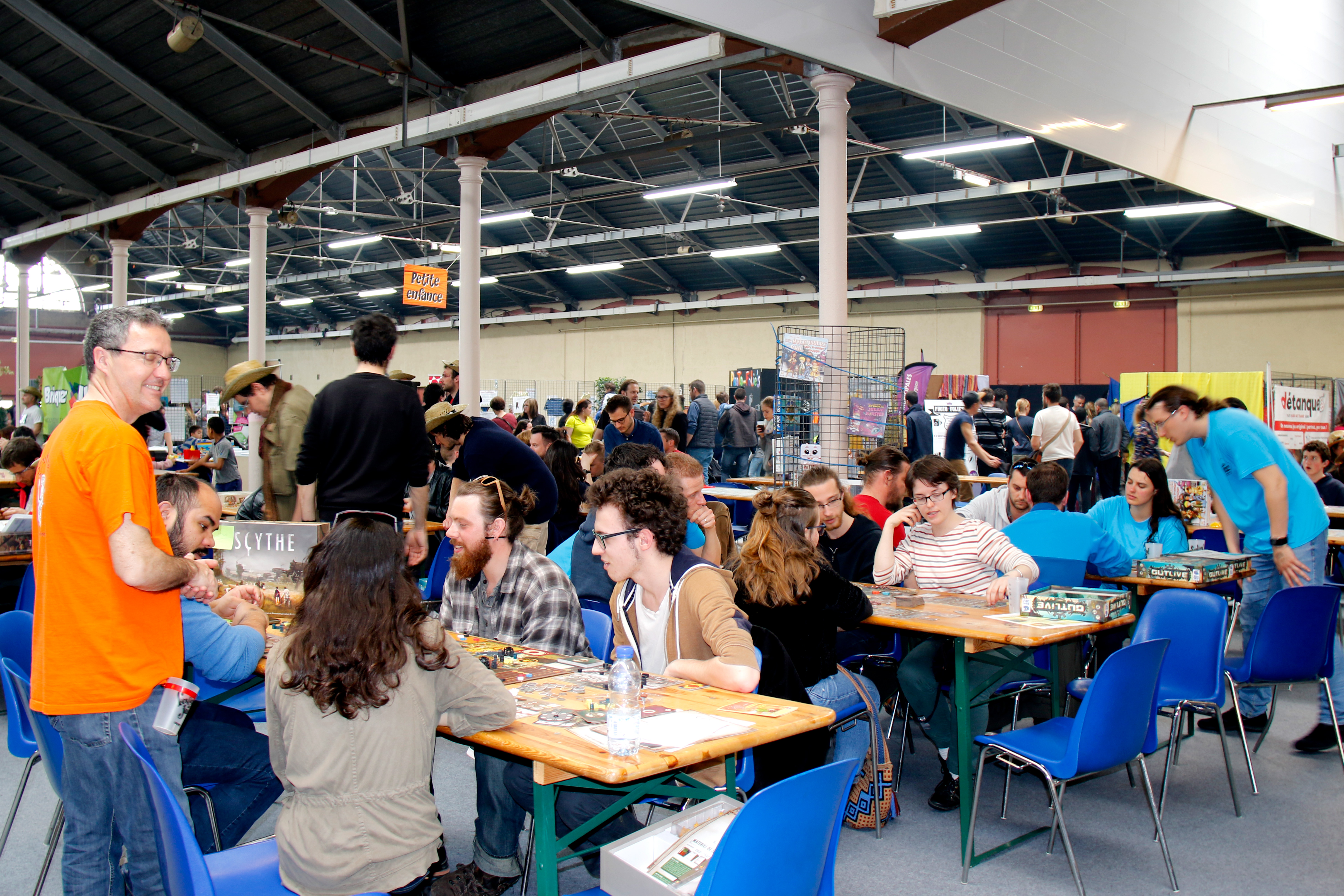 tables de jeux au Festival du jeu de Valence 2018